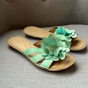 Aqua Sonoma sandals flower.